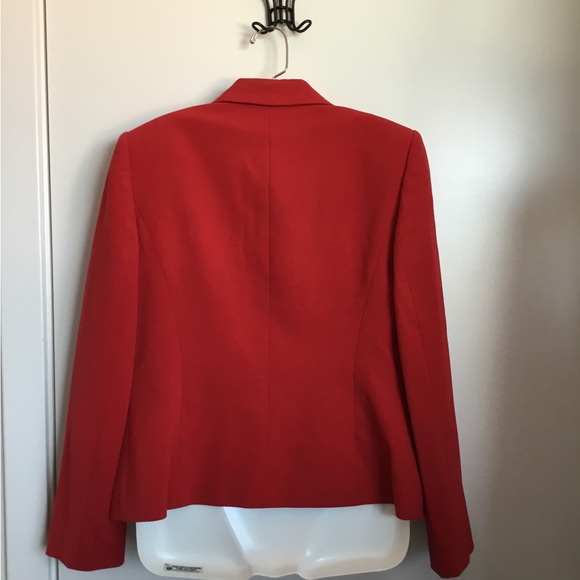Anne Klein Red Blazer   To Gold Button for closure.Size 8 $ 45 - Picture 10 of 11